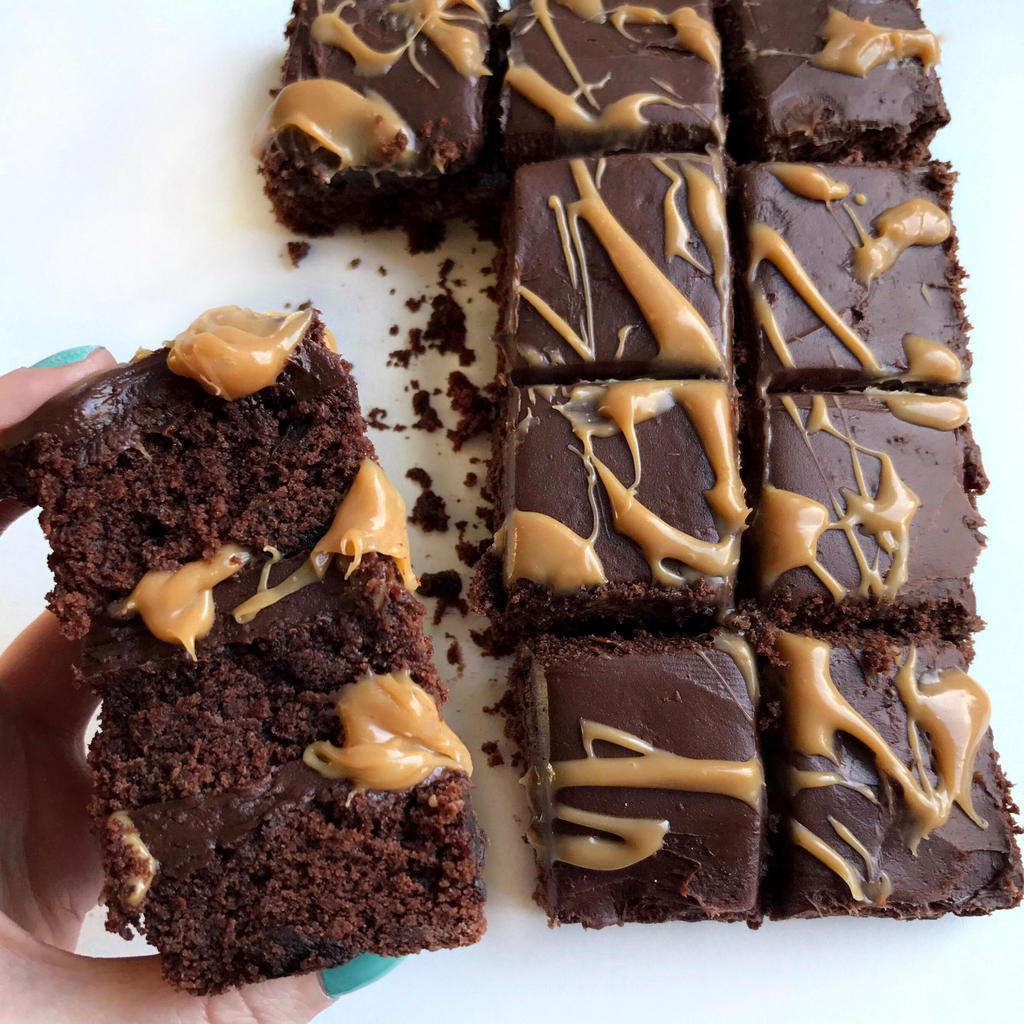 Salted Caramel Almond Butter Fudge Brownies – Vivo Life USA